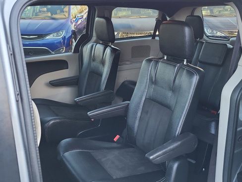 Used 2019 Dodge Grand Caravan SXT image 27