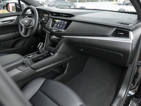 Used 2025 Cadillac XT5 Luxury FWD image 41