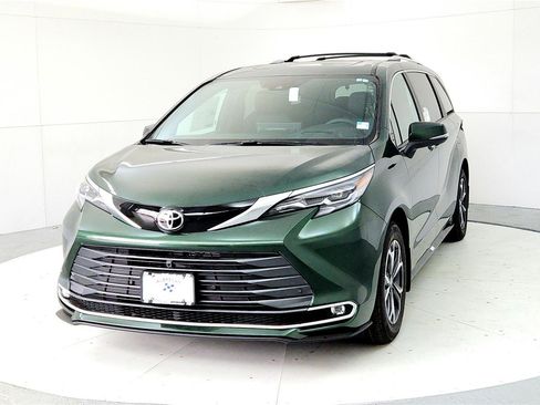 New 2026 Toyota Sienna Platinum AWD/4WD image 2