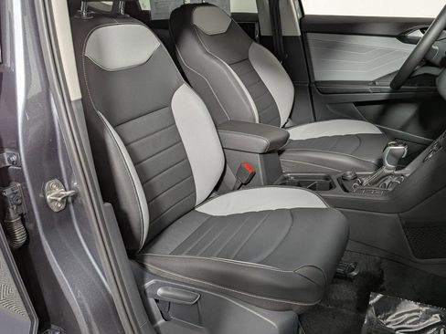 Used 2024 Volkswagen Taos SEL image 23