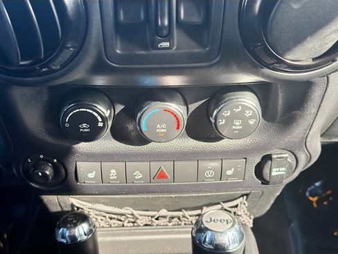Used 2014 Jeep Wrangler Unlimited Sahara AWD/4WD image 21