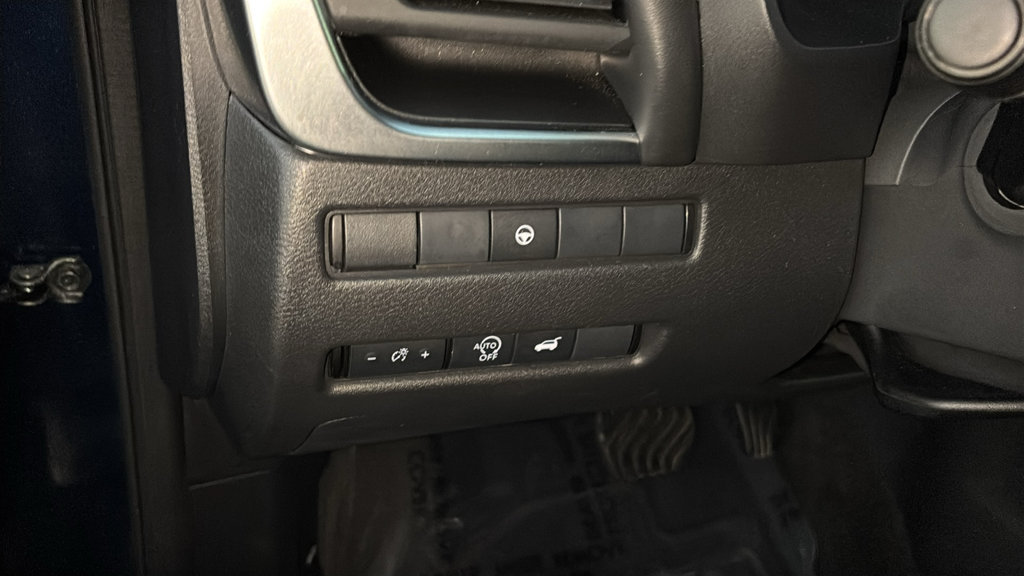 Used 2025 Nissan Rogue SV FWD image 13