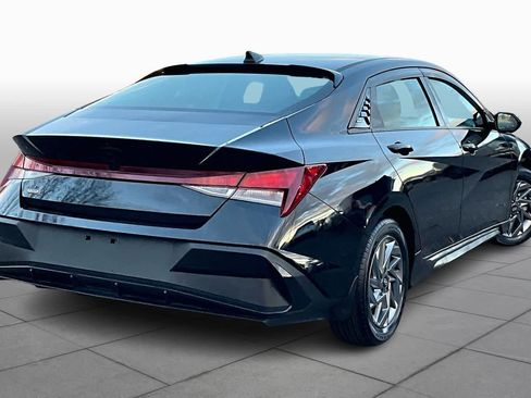 Used 2024 Hyundai Elantra SEL image 11