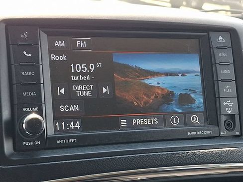 Used 2019 Dodge Grand Caravan SE FWD image 19