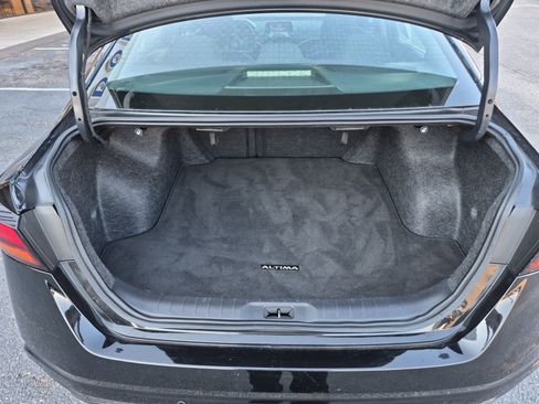 Used 2024 Nissan Altima 2.5 SV FWD image 7