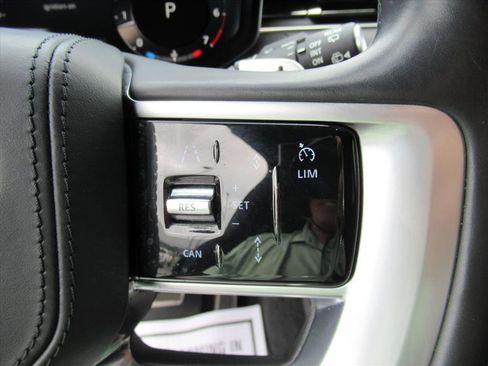 Used 2023 Land Rover Range Rover SE image 24