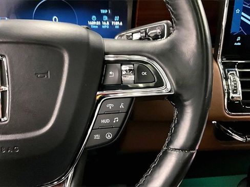 Used 2023 Lincoln Navigator Reserve image 24