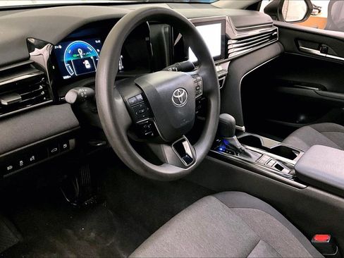 Used 2025 Toyota Camry LE image 12