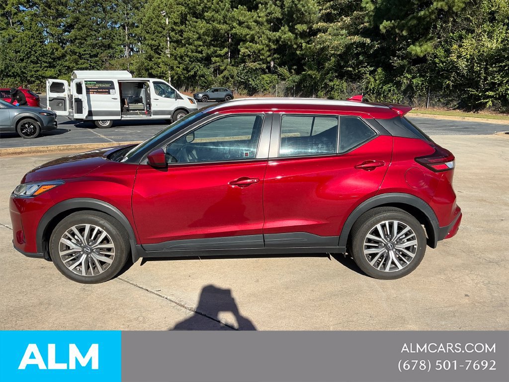 Used 2022 Nissan Kicks SV w/ Interior Electronics Package FWD image 2