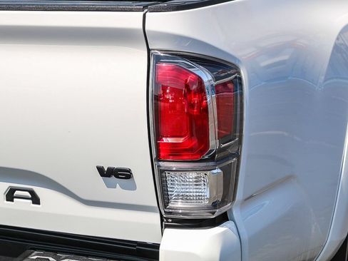 Used 2023 Toyota Tacoma TRD Sport AWD/4WD image 9