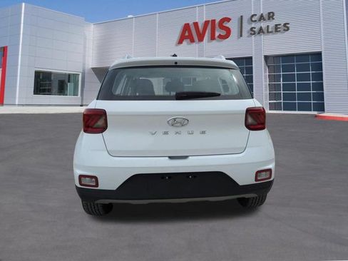 Used 2025 Hyundai Venue SEL FWD image 7