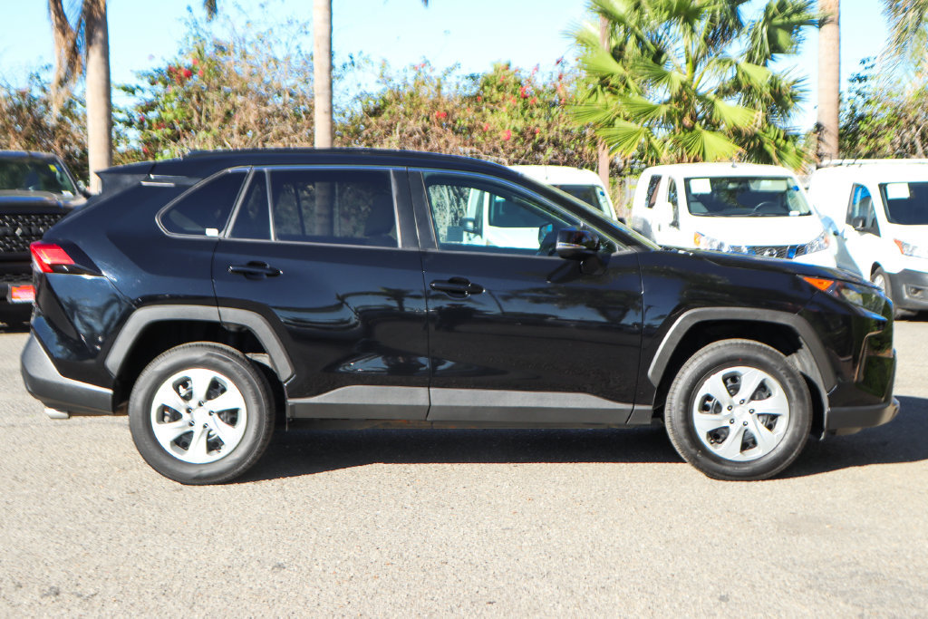 Used 2021 Toyota RAV4 LE FWD image 10