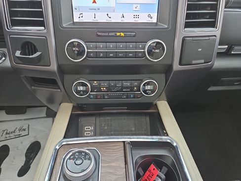 Used 2019 Ford Expedition Platinum AWD/4WD image 34