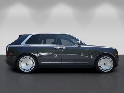 Used 2022 Rolls-Royce Cullinan AWD/4WD image 2