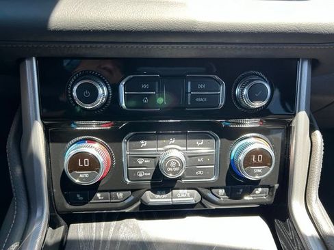 Used 2024 GMC Yukon XL Denali AWD/4WD image 25