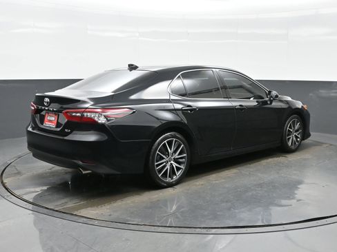 Used 2023 Toyota Camry XLE image 6
