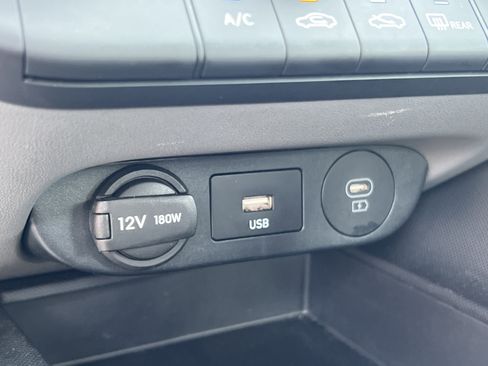 Used 2025 Hyundai Elantra SE image 34