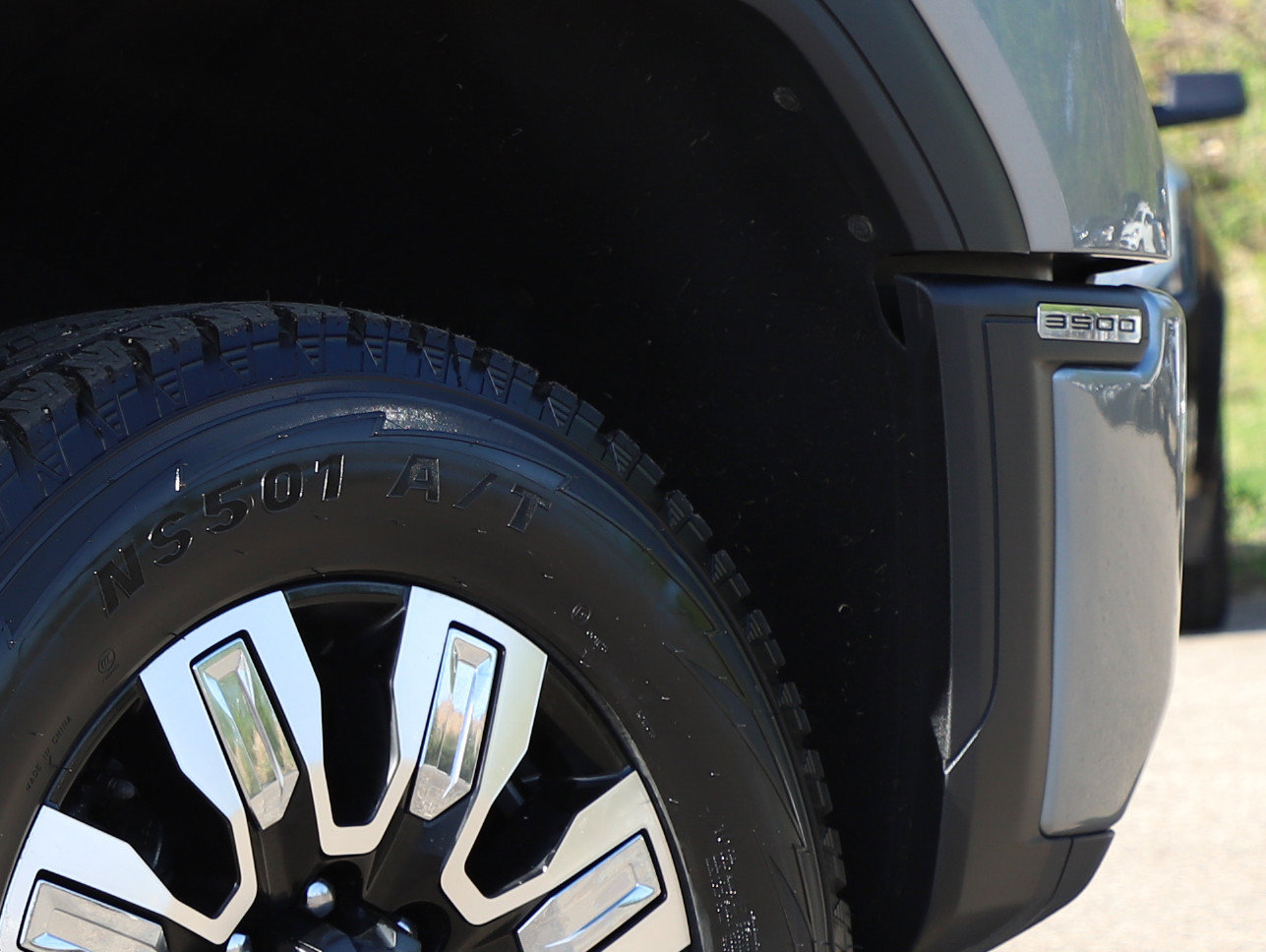Used 2025 GMC Sierra 3500 Denali w/ Denali Reserve Package AWD/4WD image 32