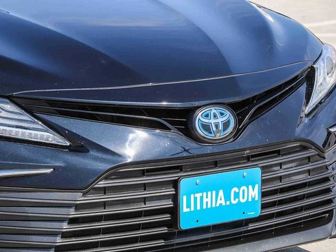 Used 2021 Toyota Camry XLE FWD image 4