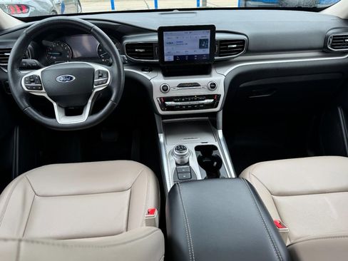 Used 2023 Ford Explorer XLT w/ Equipment Group 202A image 13