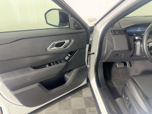 Used 2025 Land Rover Range Rover Velar Dynamic SE image 20