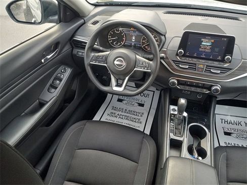 Used 2024 Nissan Altima 2.5 SV image 13