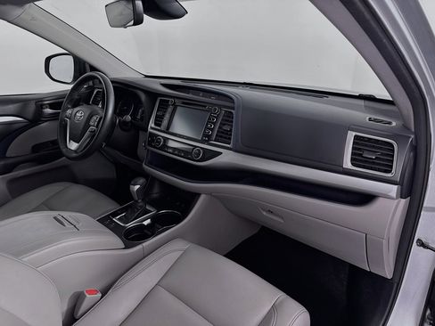 Used 2017 Toyota Highlander XLE image 31