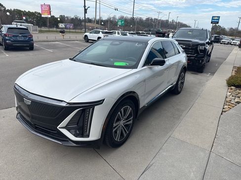Used 2024 Cadillac Lyriq Luxury image 2