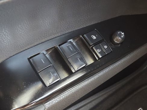 Used 2025 Toyota Camry SE w/ Convenience Package image 33