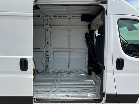 Used 2025 RAM ProMaster 2500 w/ Convenience Group FWD image 19