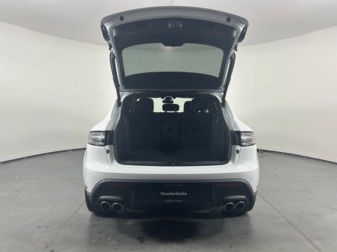 Certified 2025 Porsche Macan S AWD/4WD image 29