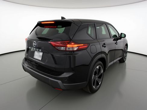 Used 2025 Nissan Rogue SV FWD image 9