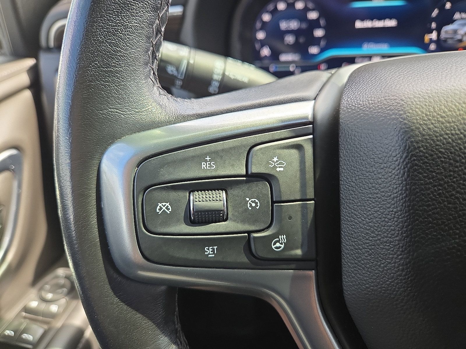 Used 2022 Chevrolet Tahoe Z71 w/ Luxury Package AWD/4WD image 20