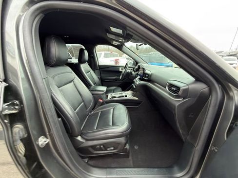 Used 2020 Ford Explorer XLT w/ Equipment Group 202A image 9