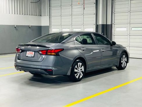 Used 2025 Nissan Altima 2.5 S FWD image 17