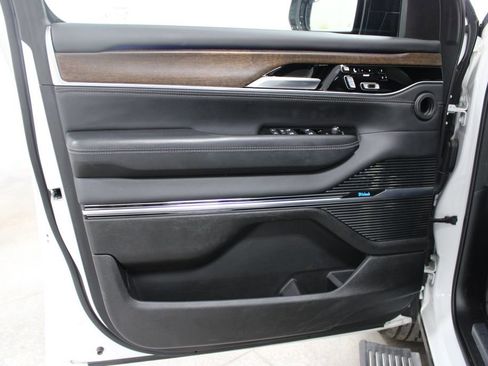 Used 2023 Jeep Grand Wagoneer 4WD image 19