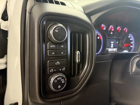 Used 2019 Chevrolet Silverado 1500 Custom Trail Boss w/ Custom Convenience Package AWD/4WD image 18