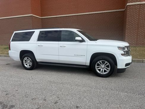 Used 2015 Chevrolet Suburban LT image 21