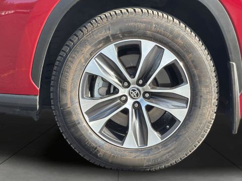 Used 2021 Toyota Highlander XLE AWD/4WD image 11