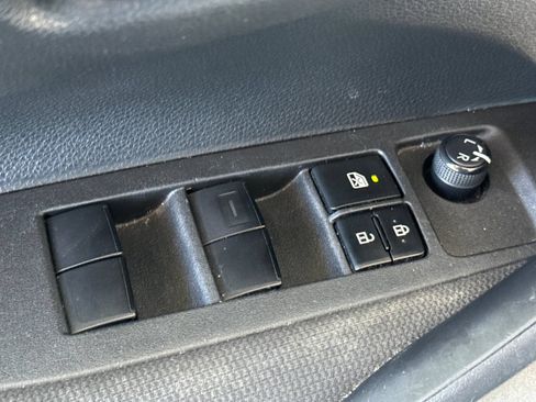 Used 2021 Toyota Corolla LE FWD image 18