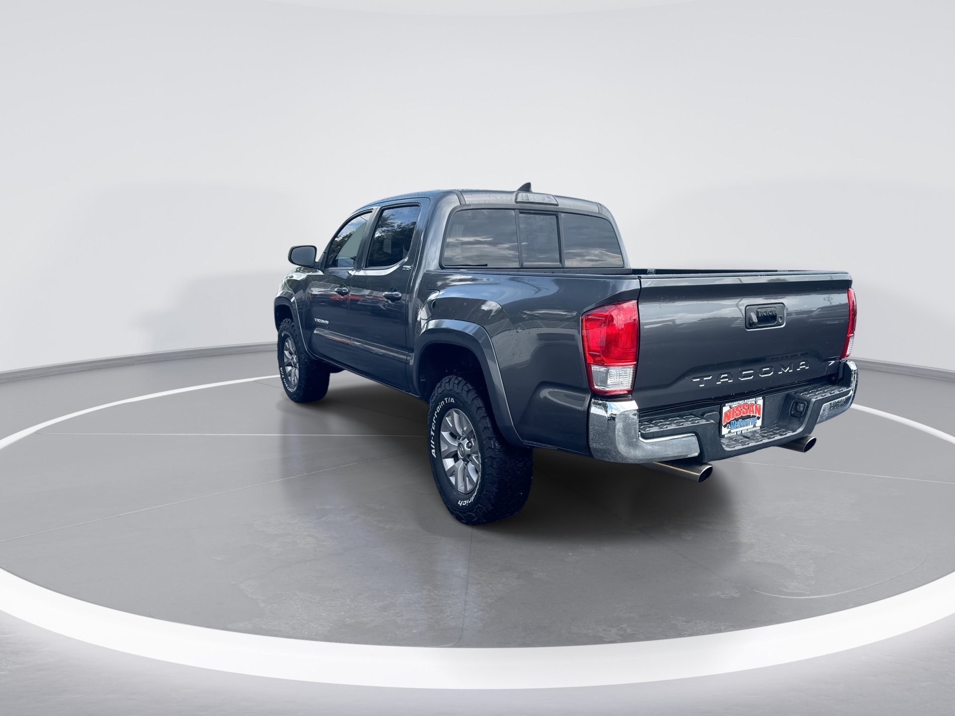 Used 2016 Toyota Tacoma SR5 RWD image 6