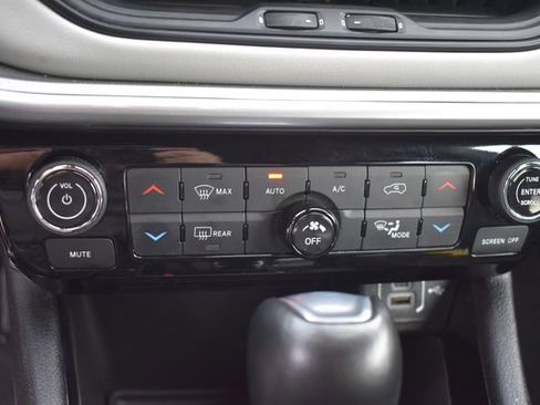 Used 2025 Jeep Compass Limited AWD/4WD image 31
