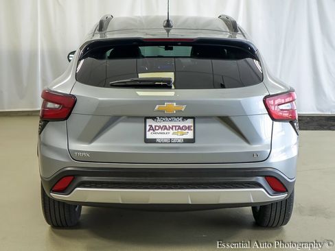 Used 2024 Chevrolet Trax LT w/ LT Convenience Package FWD image 6