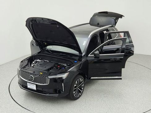 New 2025 Volvo XC90 B5 Plus w/ Protection Package Premier image 13