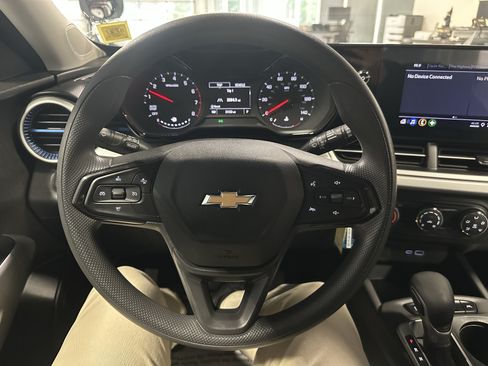 Used 2024 Chevrolet Trax LS FWD image 10