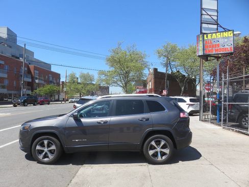 Used 2019 Jeep Cherokee Limited AWD/4WD image 7