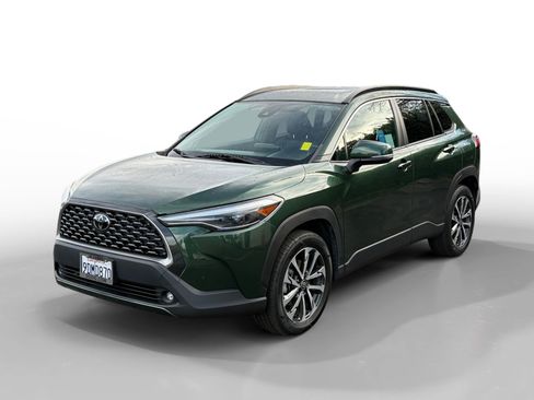 Used 2022 Toyota Corolla Cross XLE image 1