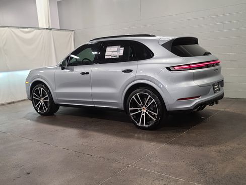 New 2026 Porsche Cayenne image 3