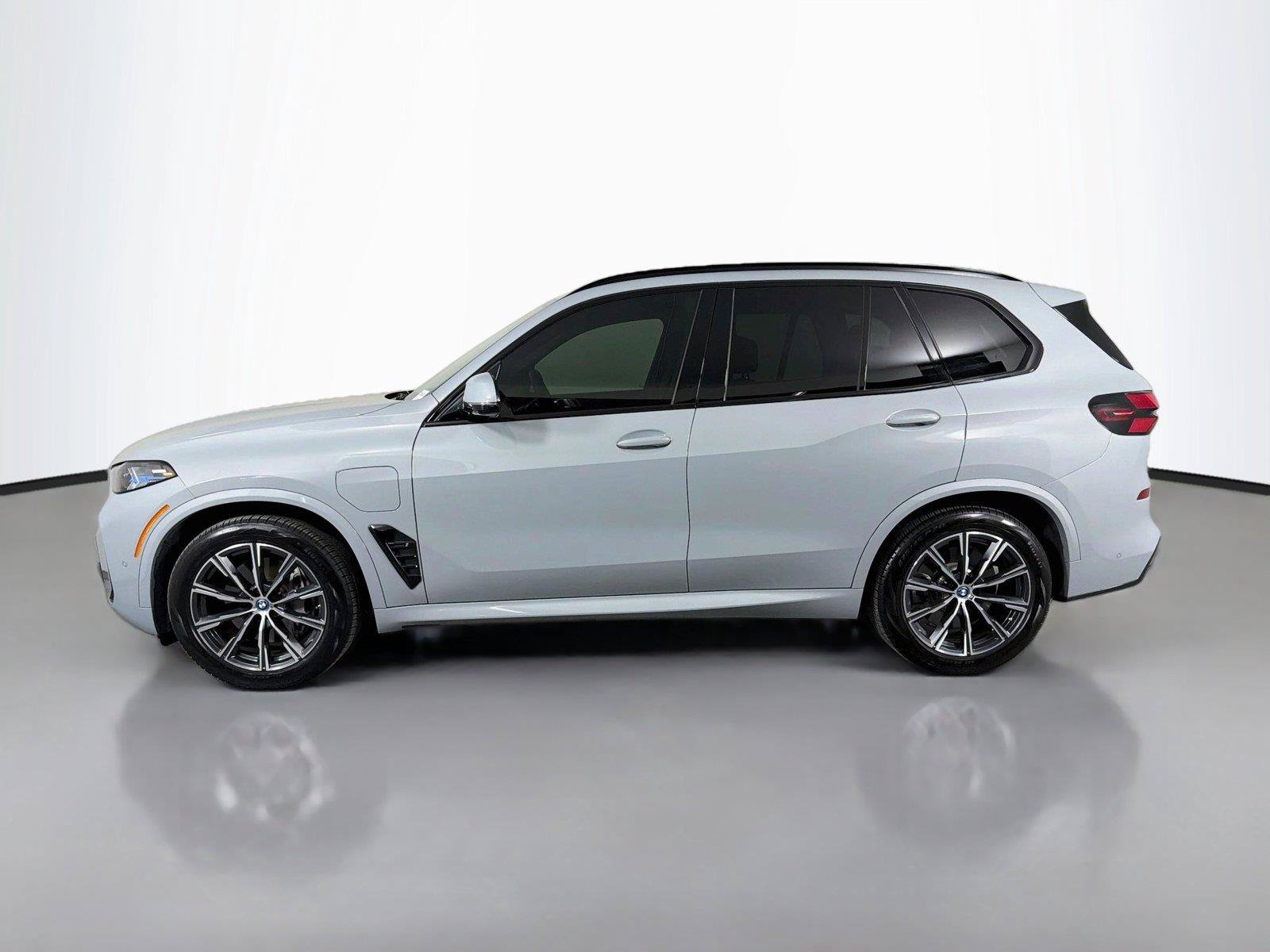 Used 2024 BMW X5 xDrive50e w/ Executive Package AWD/4WD image 8