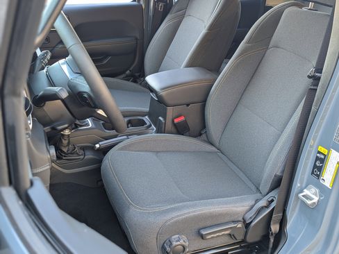 Used 2025 Jeep Wrangler Sahara image 16